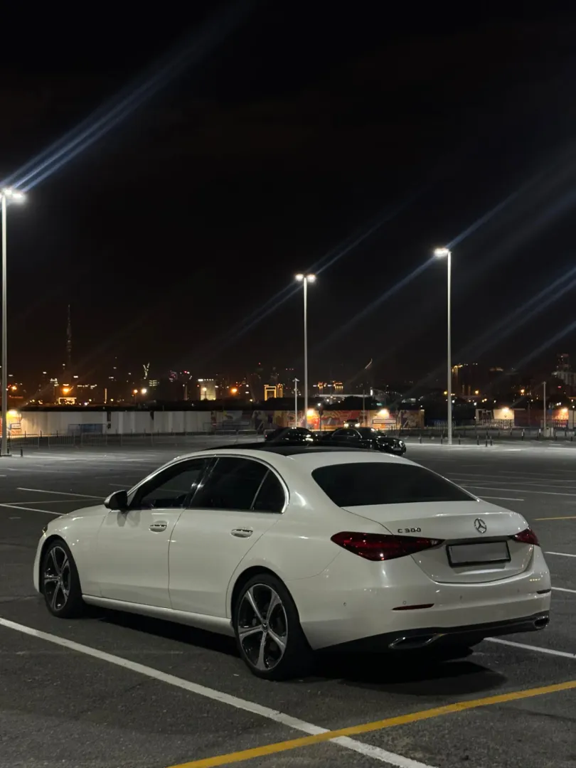 MERCEDES C300 view 2