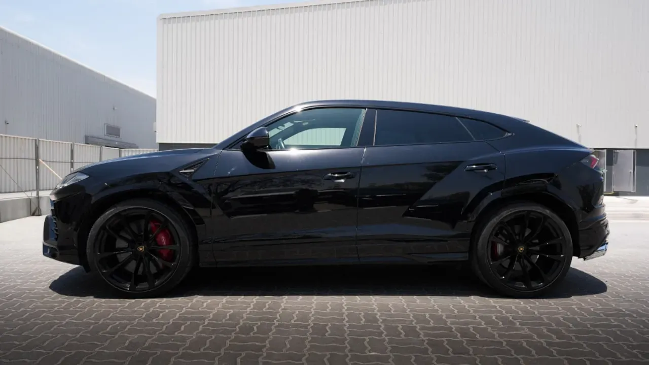 Lamborghini Urus  view 2