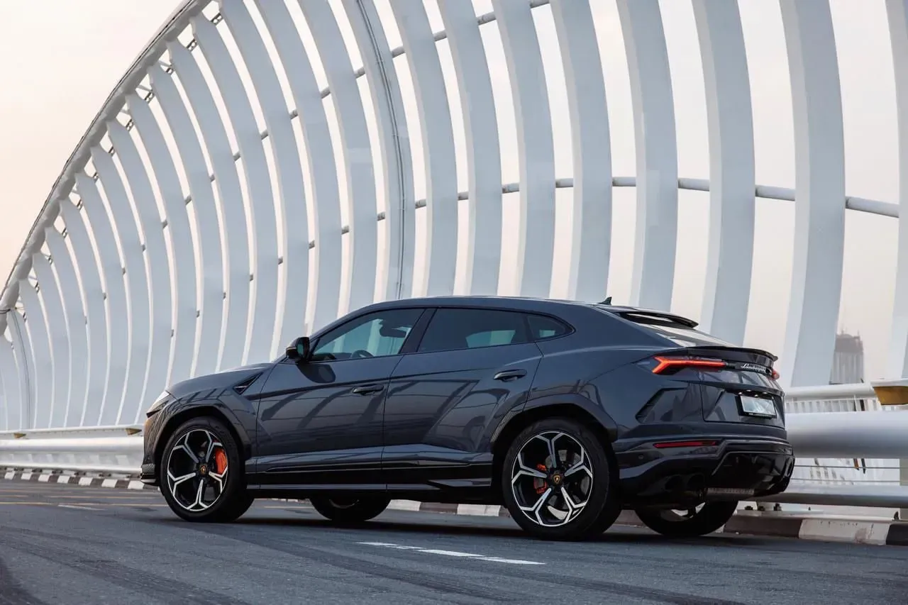 Lamborghini Urus  view 3
