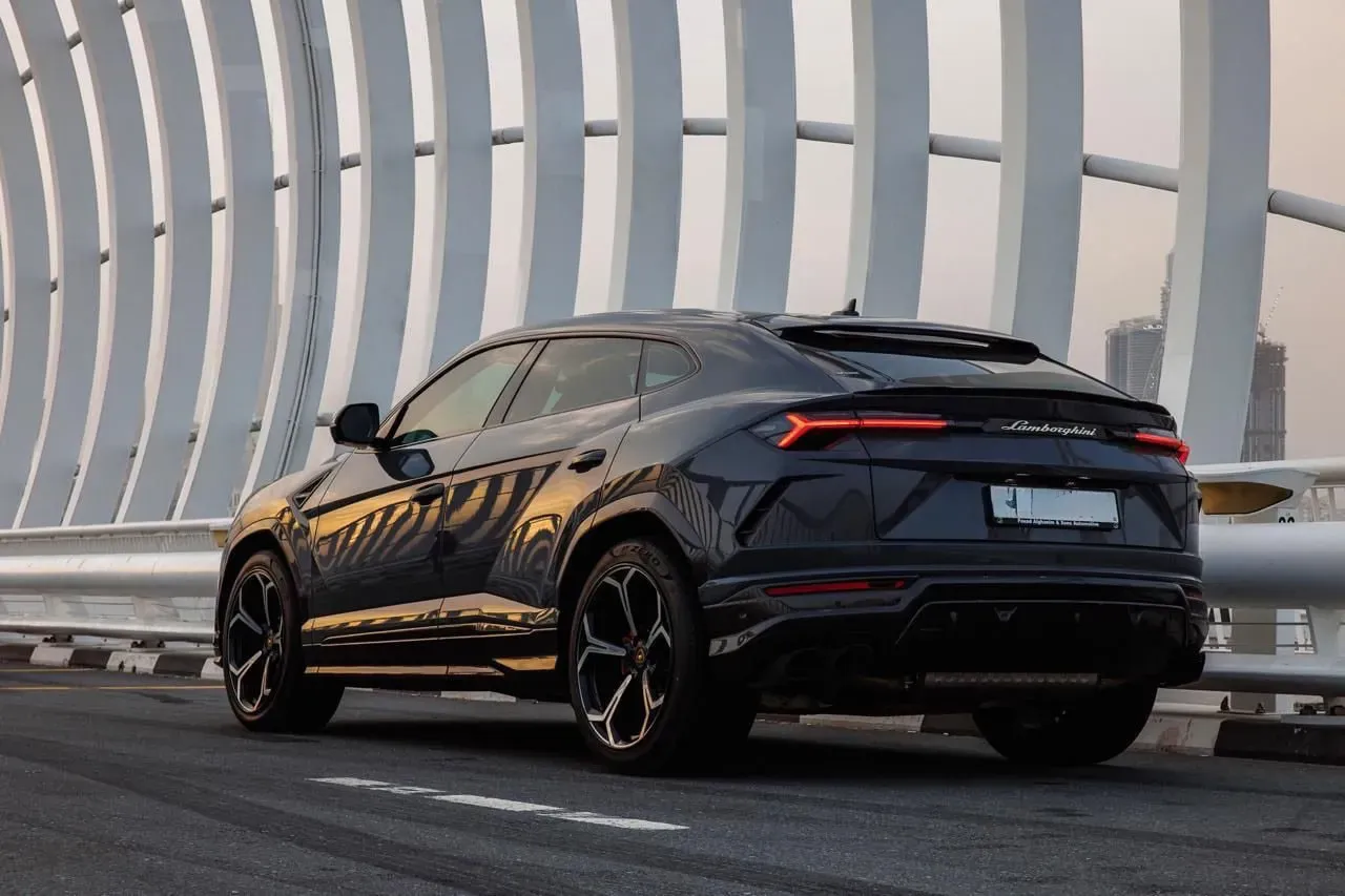 Lamborghini Urus  view 2