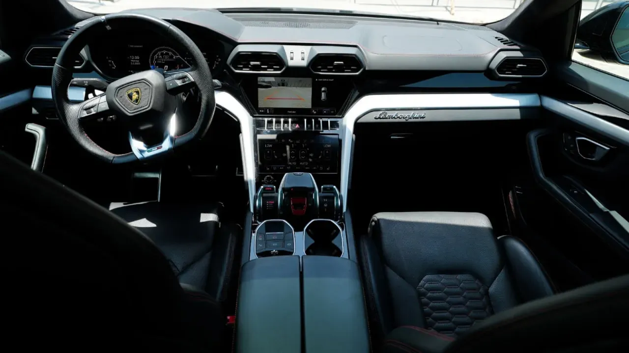 Lamborghini Urus  view 4