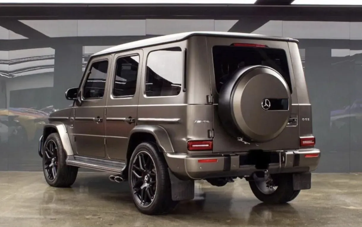 Mercedes G63  view 3
