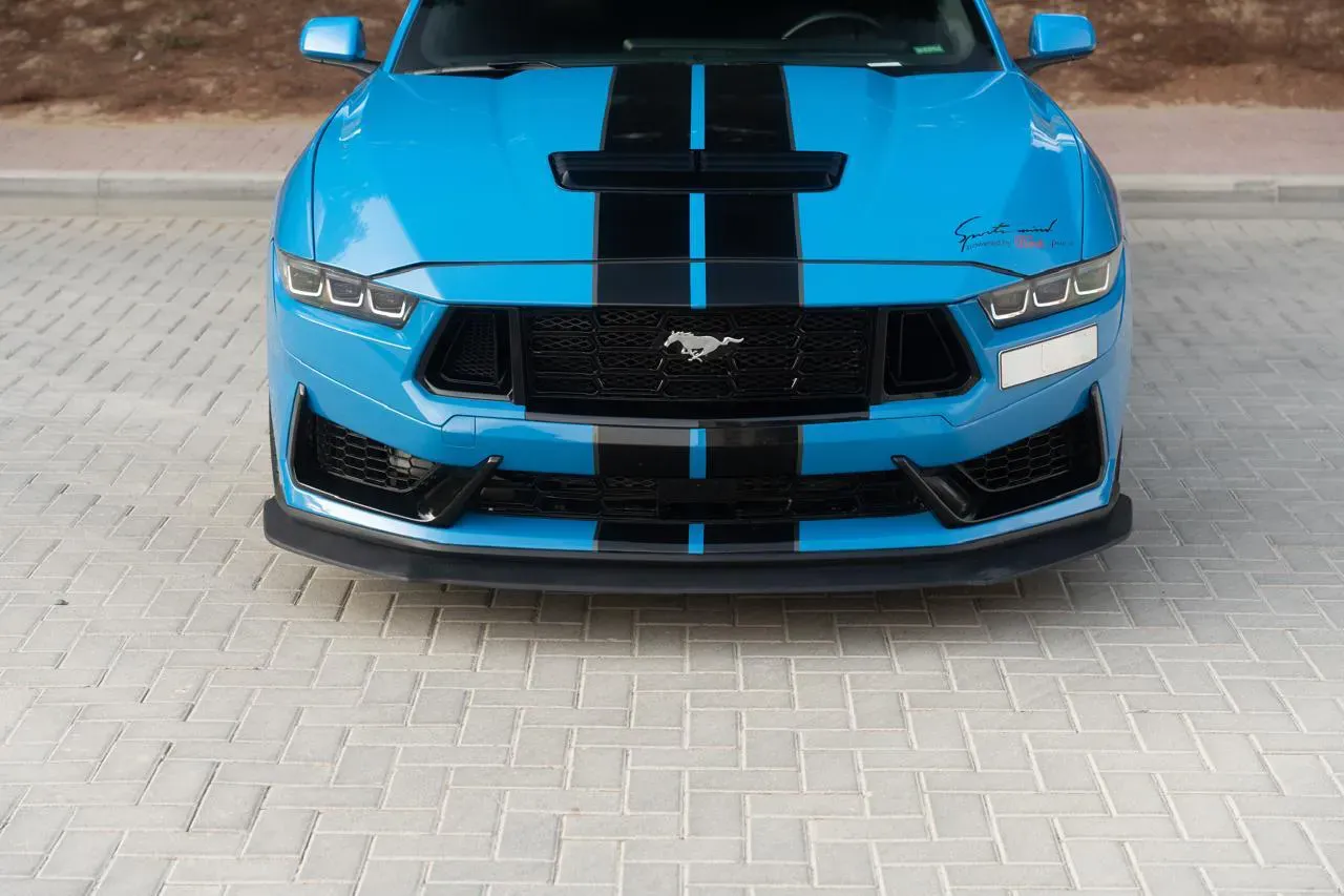 Ford Mustang Convertible view 2