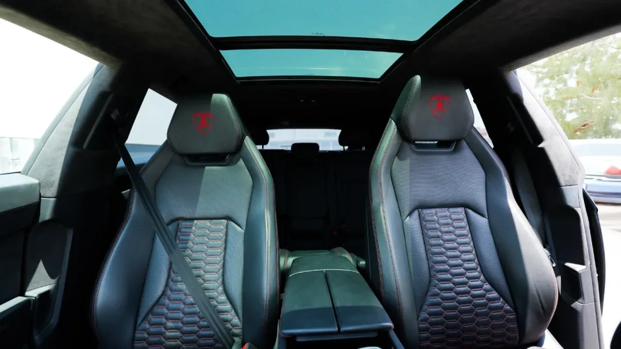 Lamborghini Urus  view 3