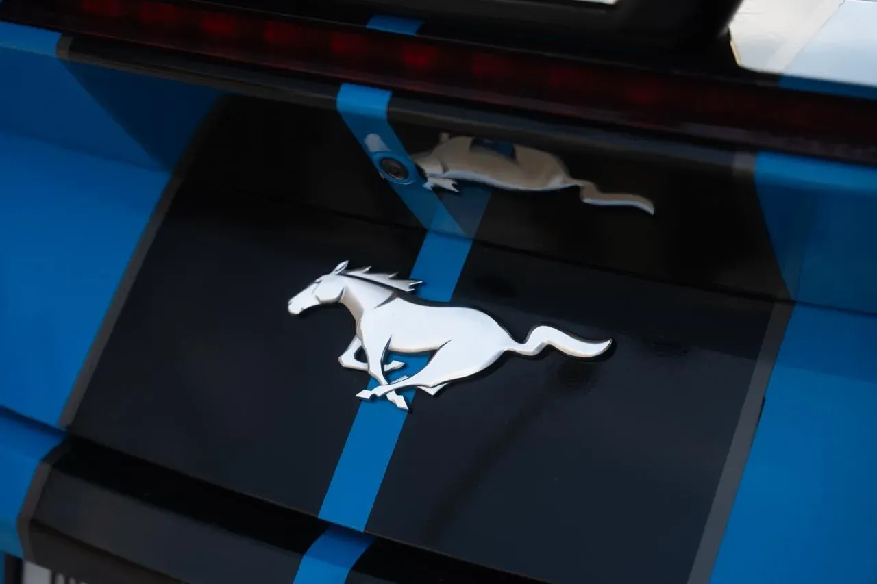 Ford Mustang Convertible view 4