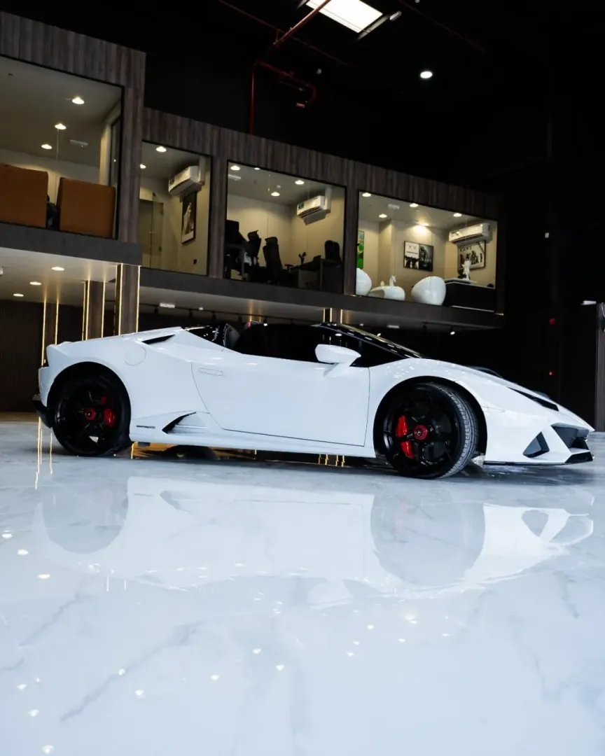 Lamborghini Huracan  view 3