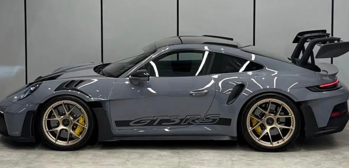 Porsche GT3 RS  view 3