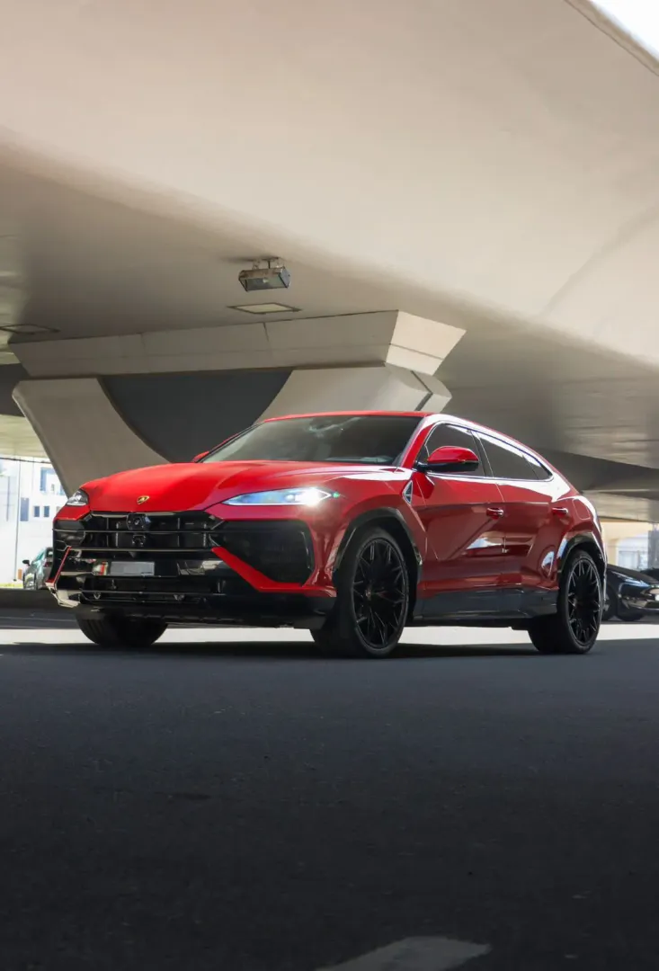 Lamborghini Urus view 3