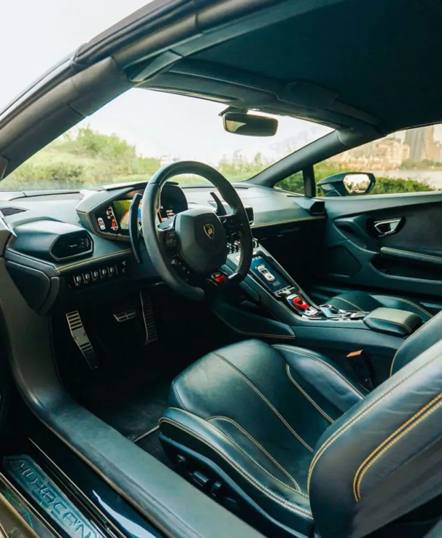 Lamborghini Huracan Performante view 4